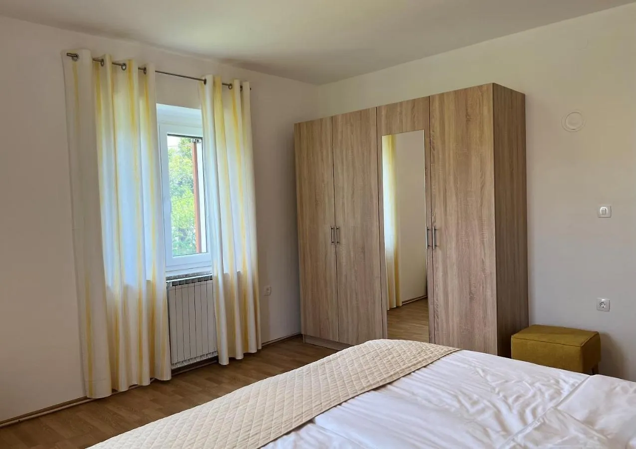 Lonzan Apartment Secovlje