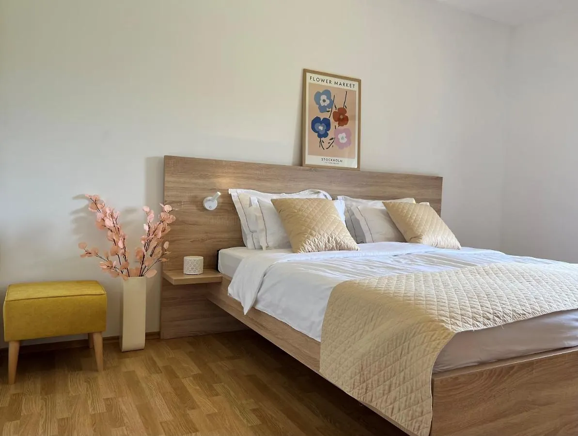 Lonzan Apartment Secovlje